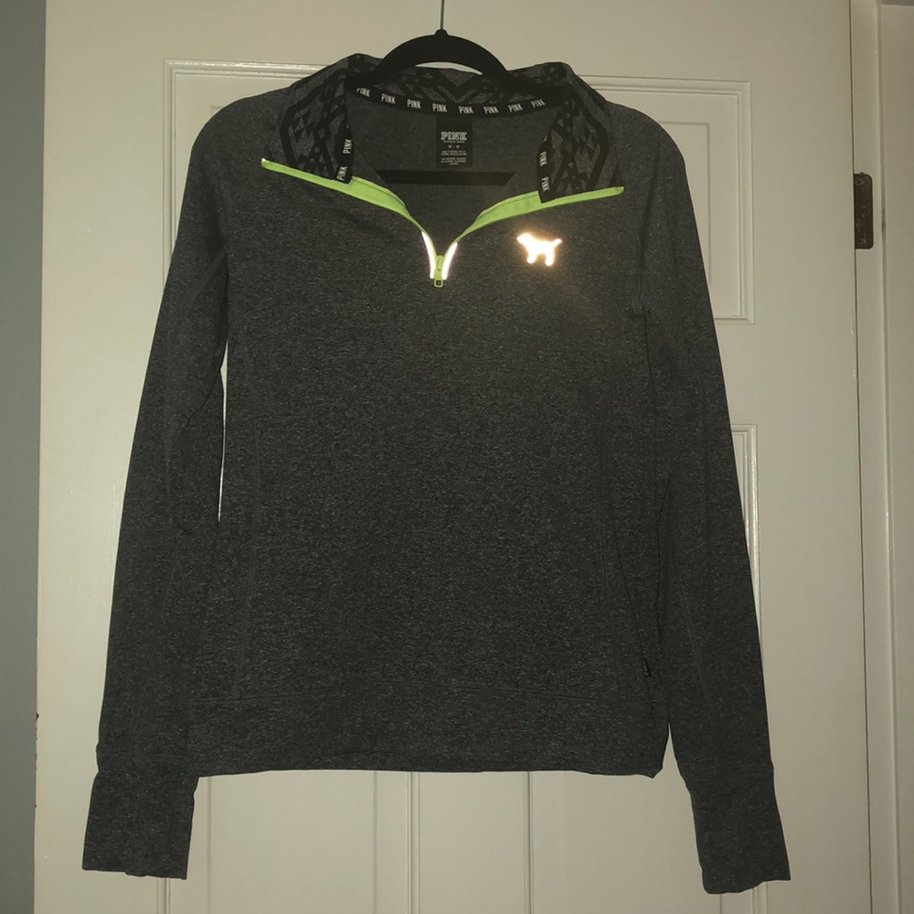 NWOT size Medium Pink VS workout long sleeve